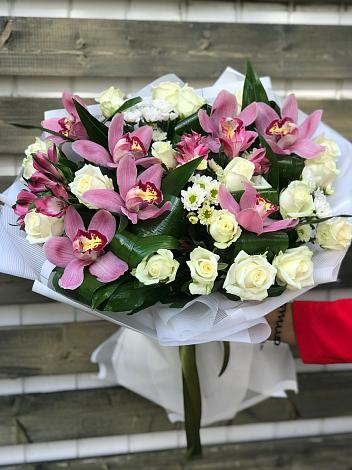 Букет цветов из: Розы и Хризантемы в Грибаново