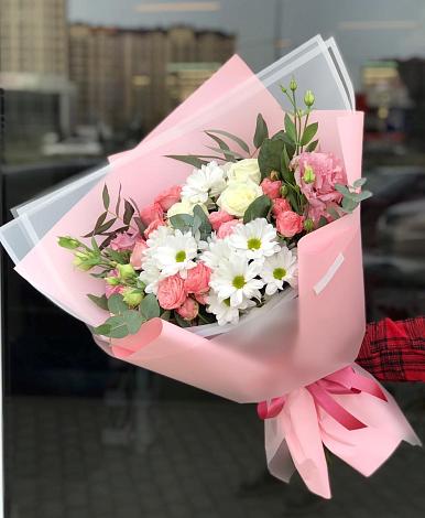 Букет цветов из: Розы, Лизиантусы и Хризантемы в Грибаново